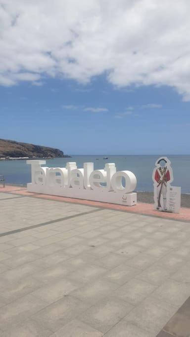 A Orillas De La Playa De Tarajalejo