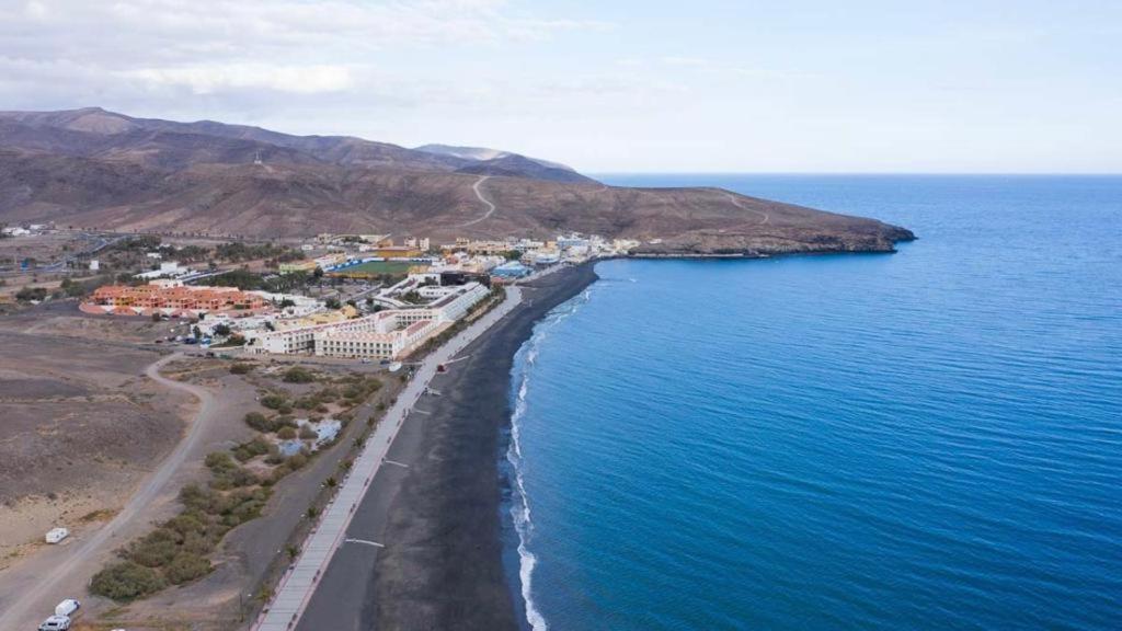 A Orillas De La Playa De *
